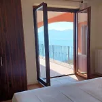 In With Maggiore Views