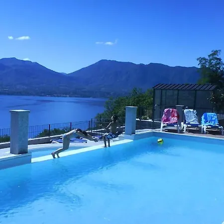 In With Maggiore Views